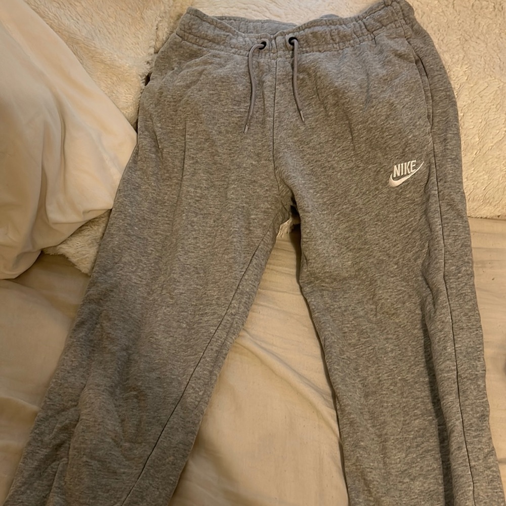 grey nike joggers